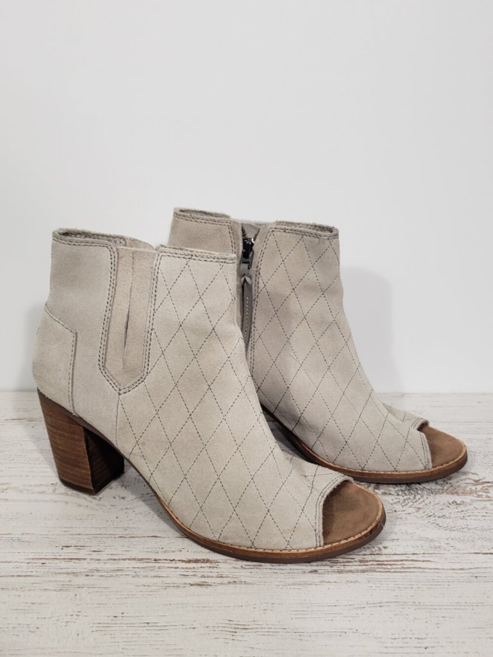 TOMS Majorca taupe suede peep toe bootie zippered heel Women's 8   2.75" heel